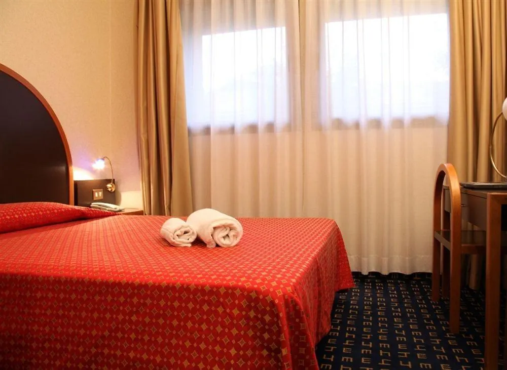 ****  מילאנו Hotel Tiziano - Gruppo Mini Hotel איטליה